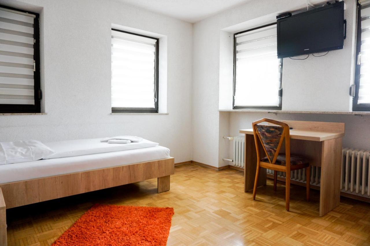 Hotel Kreuz Schwäbisch Gmünd エクステリア 写真