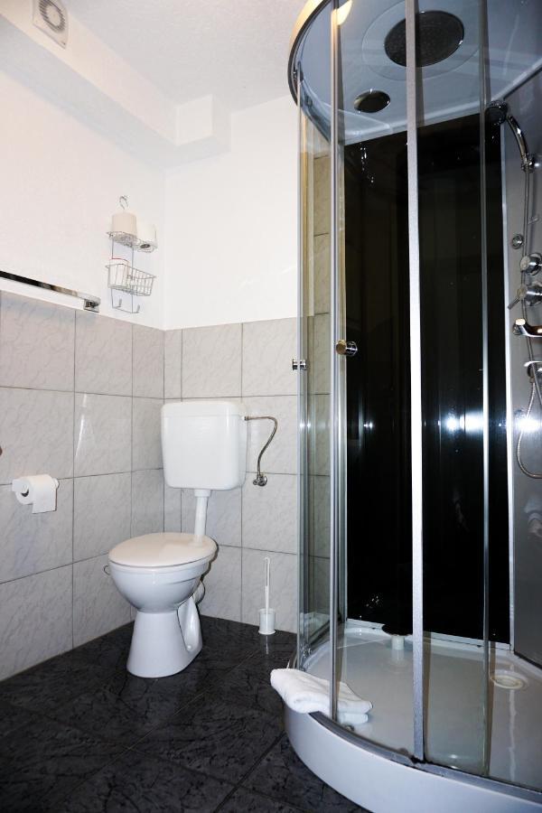 Hotel Kreuz Schwäbisch Gmünd エクステリア 写真