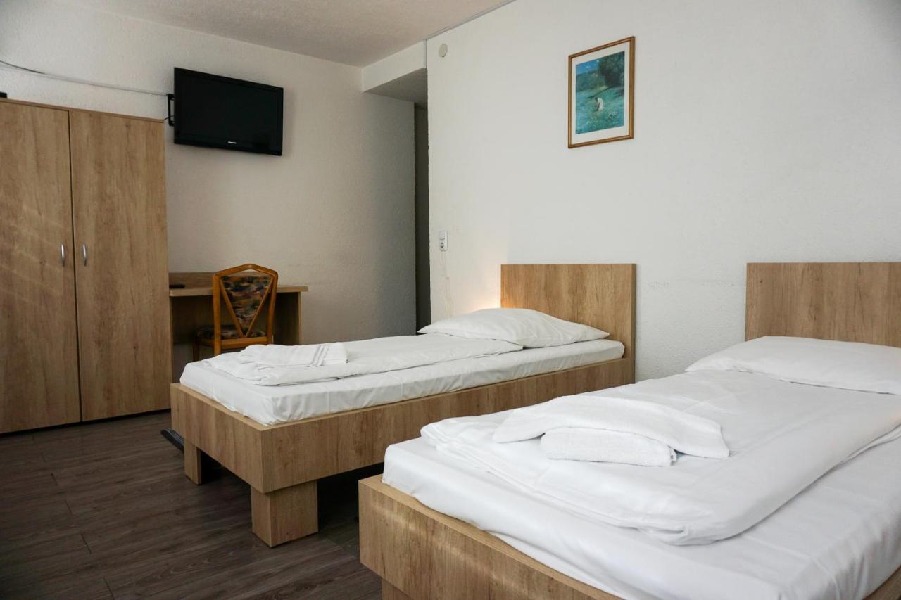 Hotel Kreuz Schwäbisch Gmünd エクステリア 写真