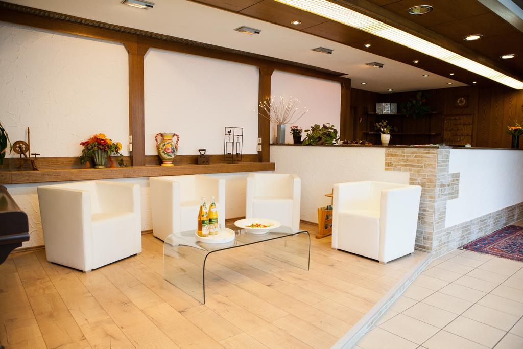 Hotel Kreuz Schwäbisch Gmünd エクステリア 写真
