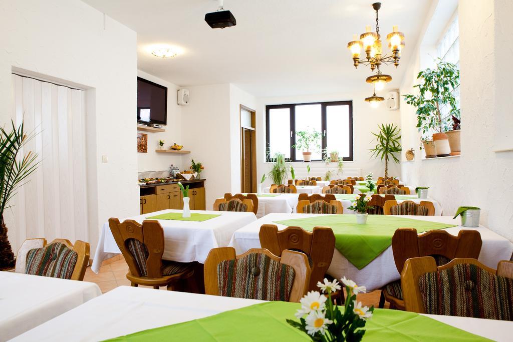 Hotel Kreuz Schwäbisch Gmünd エクステリア 写真